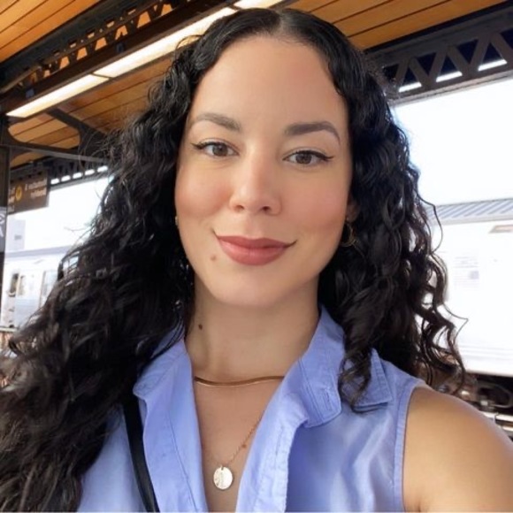 Meet your Posher, Leticia - Picture 1 of 1